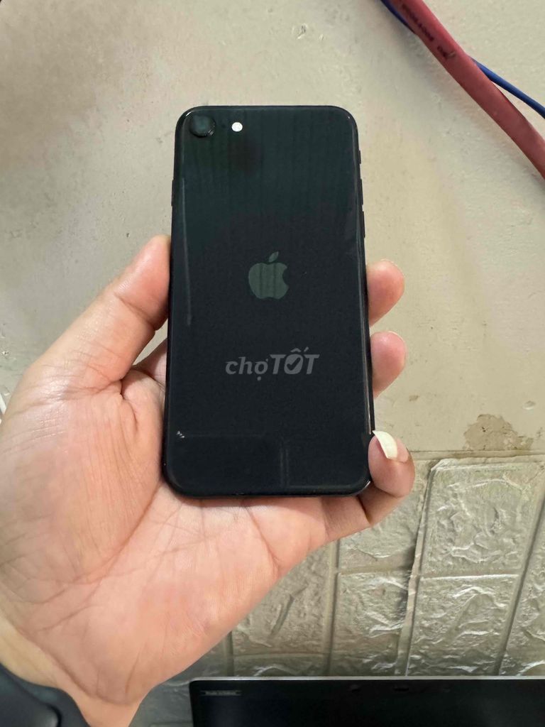 Apple iPhone SE 2020 64GB Đen 81%. Mua bán Điện thoại tại Thành phố Buôn Ma Thuột Đắk Lắk được đăng bởi nguyễn Hải hình 1