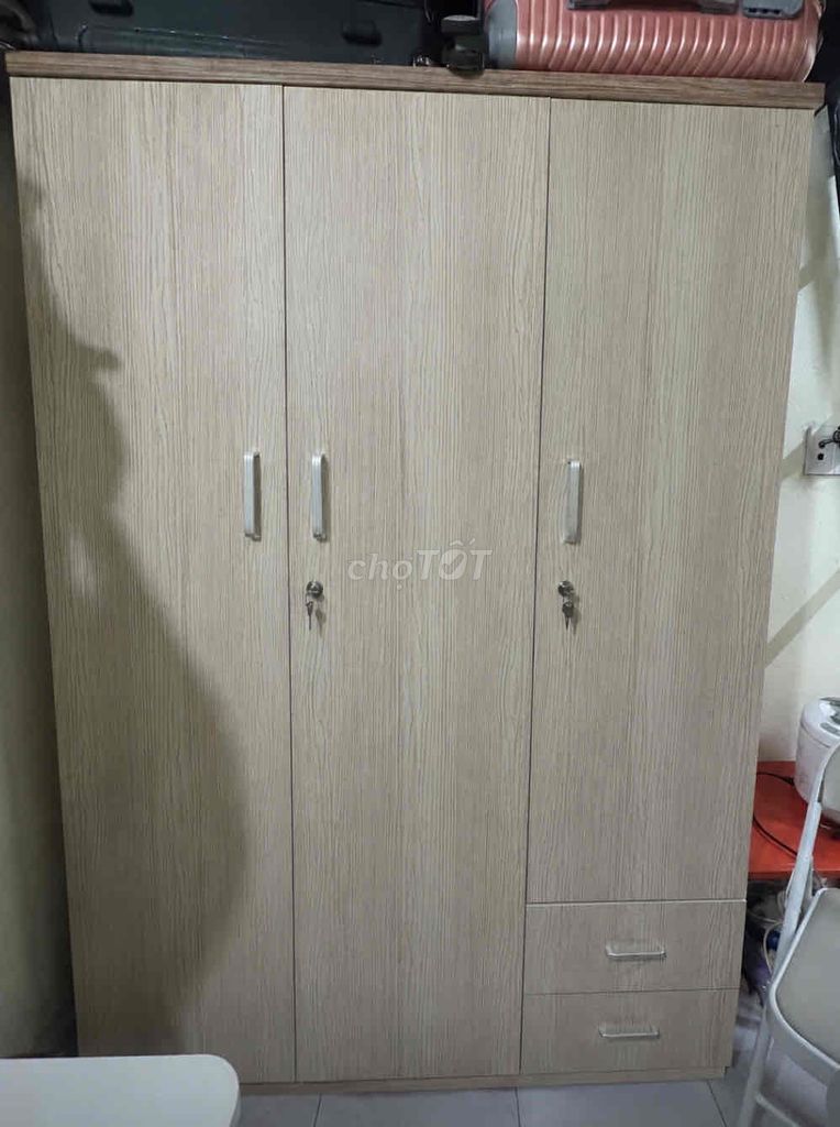 Tủ 3 cánh, 2 ngăn, có gương. Mua bán Tủ, kệ gia đình tại Quận Ngũ Hành Sơn Đà Nẵng được đăng bởi Trần Uyên hình 1