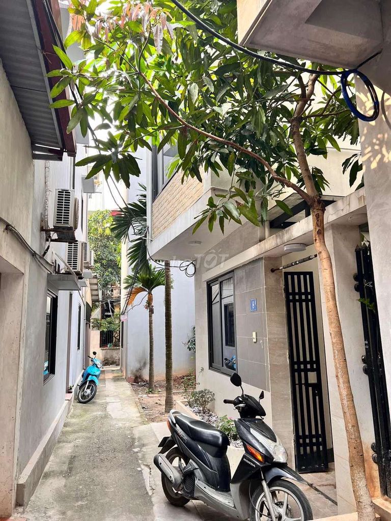 Chính chủ bán nhà 5 tầng xây mới sát khu đô thị Việt Hưng dt 32m