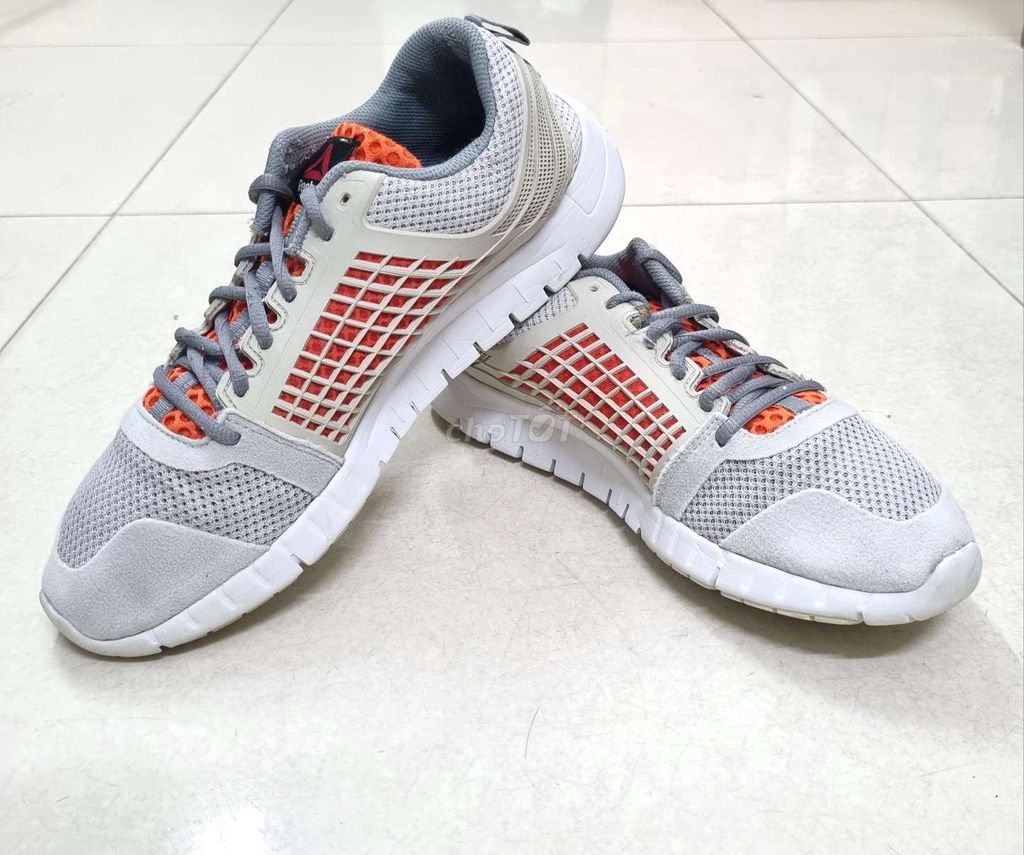 Giày si chuẩn hiệu Reebok size 42,5