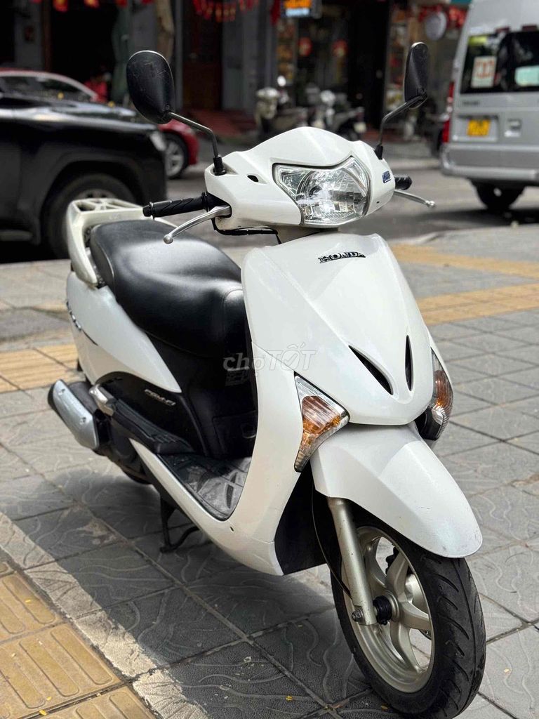 Honda Lead белая бензиновая 2012 оригинал последнего поколения
