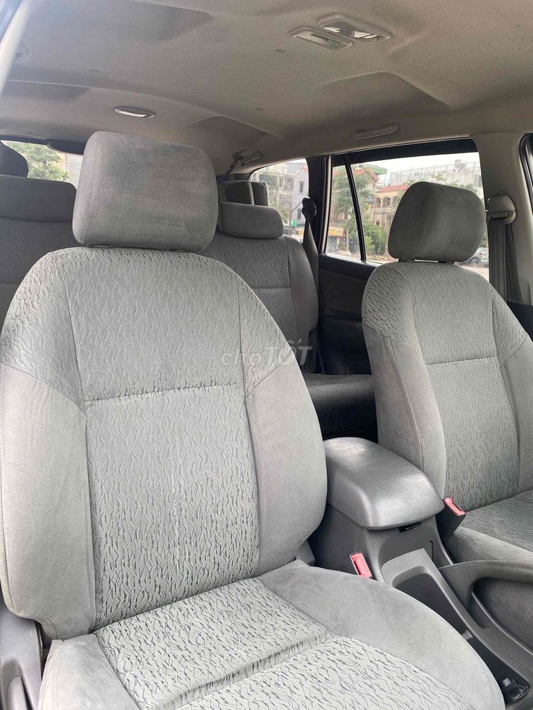 Toyota Innova 2.0E 2012 đk 2013 số sàn 9,8 vạn