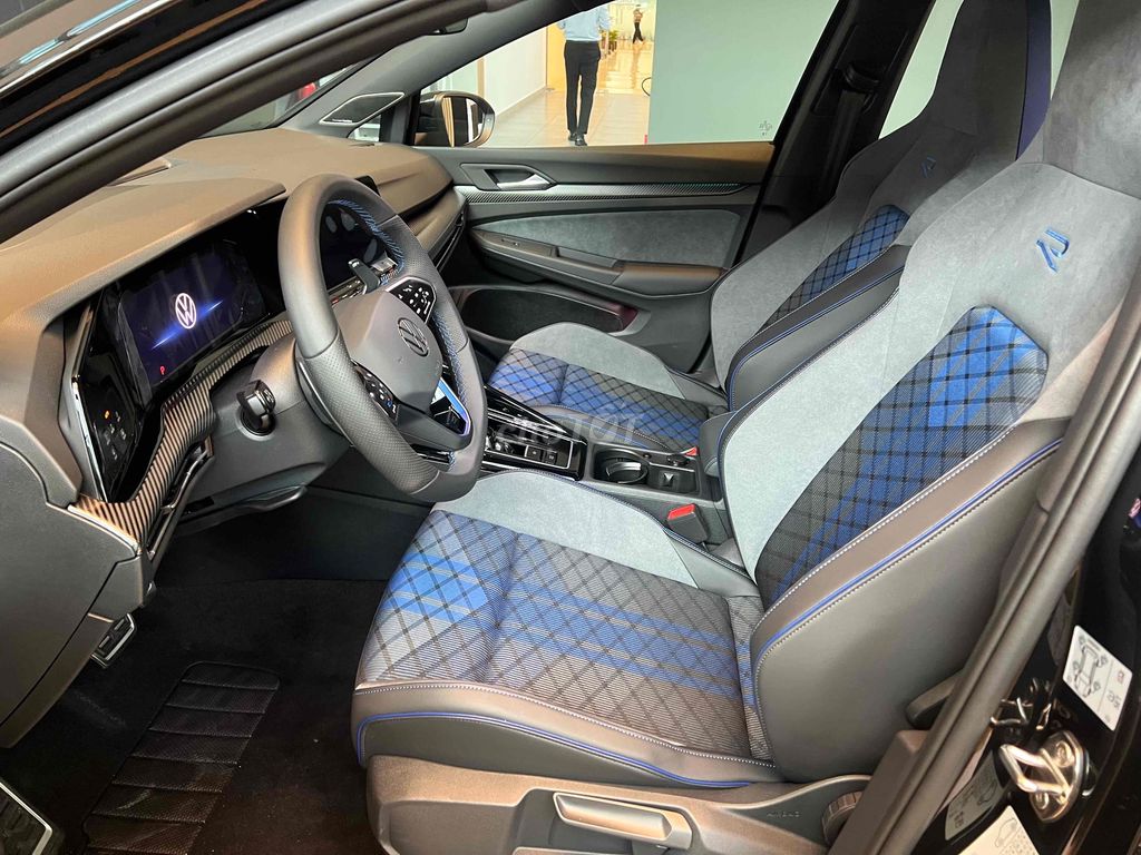 👉Volkswagen Golf R 📣 Xe Đua với 320 Mã lực. Mua bán Ô tô tại Quận 5 Tp Hồ Chí Minh được đăng bởi VOLKSWAGEN GOLDEN  hình 8