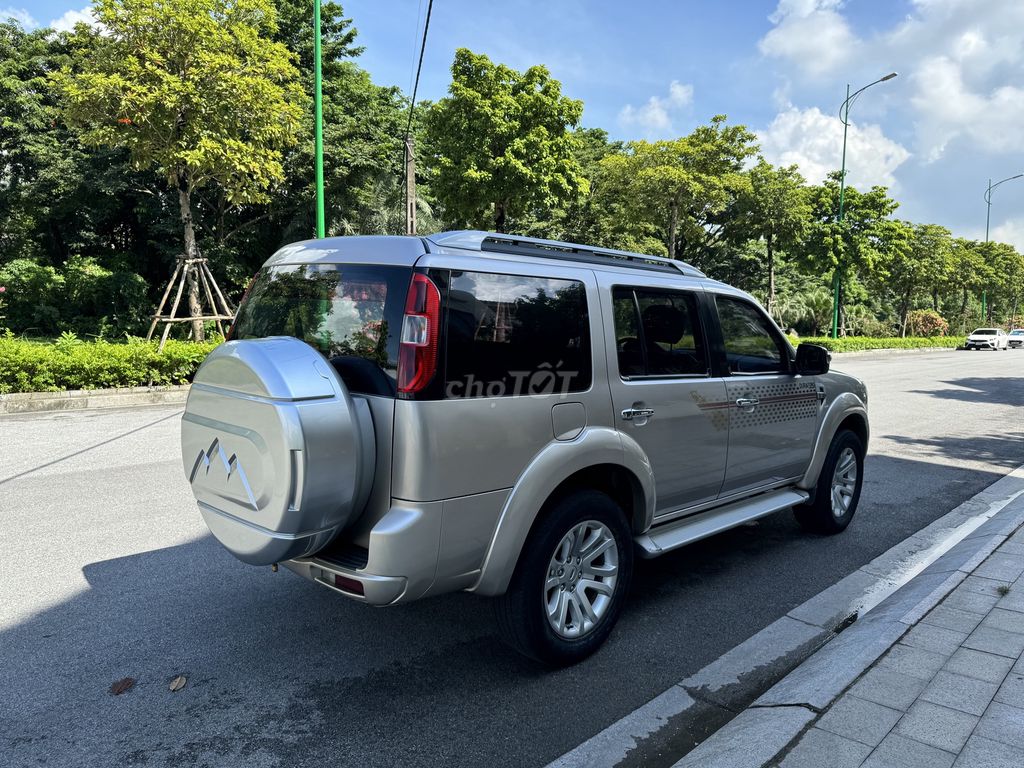 Ford Everest 2014 Limited 4x2 - siêu mới. Mua bán Ô tô tại Quận Long Biên Hà Nội được đăng bởi Mr. Đại mua bán ô tô hình 4