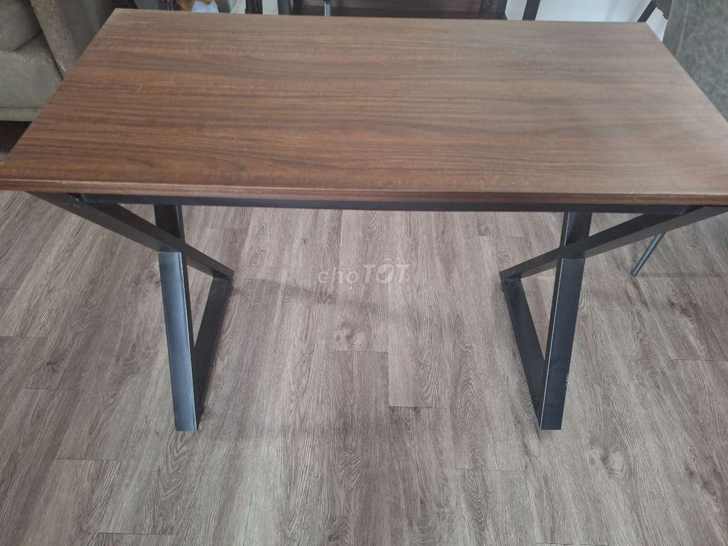 Bàn làm việc Gỗ Kim loại Nâu Đen 1m x 50cm. Mua bán Bàn ghế tại Quận Cầu Giấy Hà Nội được đăng bởi Kiên Phạm hình 1