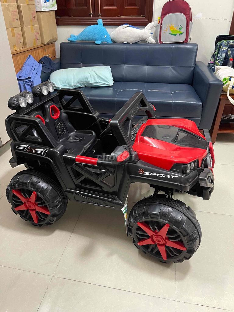 Xe điện trẻ em Đen Đỏ 4 động cơ. Mua bán Mẹ và bé tại Huyện Hóc Môn Tp Hồ Chí Minh được đăng bởi Anh Dũng hình 1