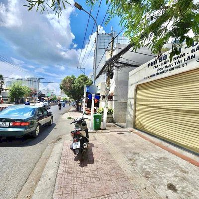 Nhà đẹp góc 2 mặt tiền Huỳnh Tấn Phát Q7 (cạnh PMH). Cho thuê văn phòng, mặt bằng kinh doanh tại Quận 7 Tp Hồ Chí Minh được đăng bởi  Quốc Đạt 