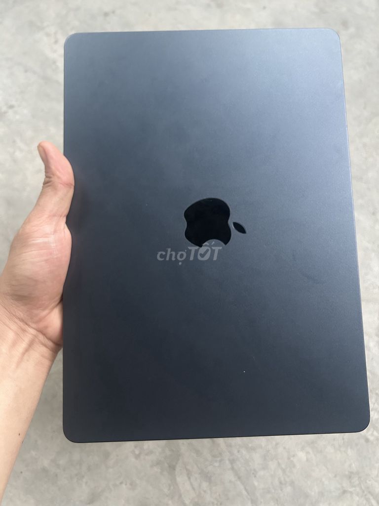 Apple MacBook Air M3 8GB midnight. Mua bán Laptop tại Huyện Quỳnh Lưu Nghệ An được đăng bởi Vu Long hình 1