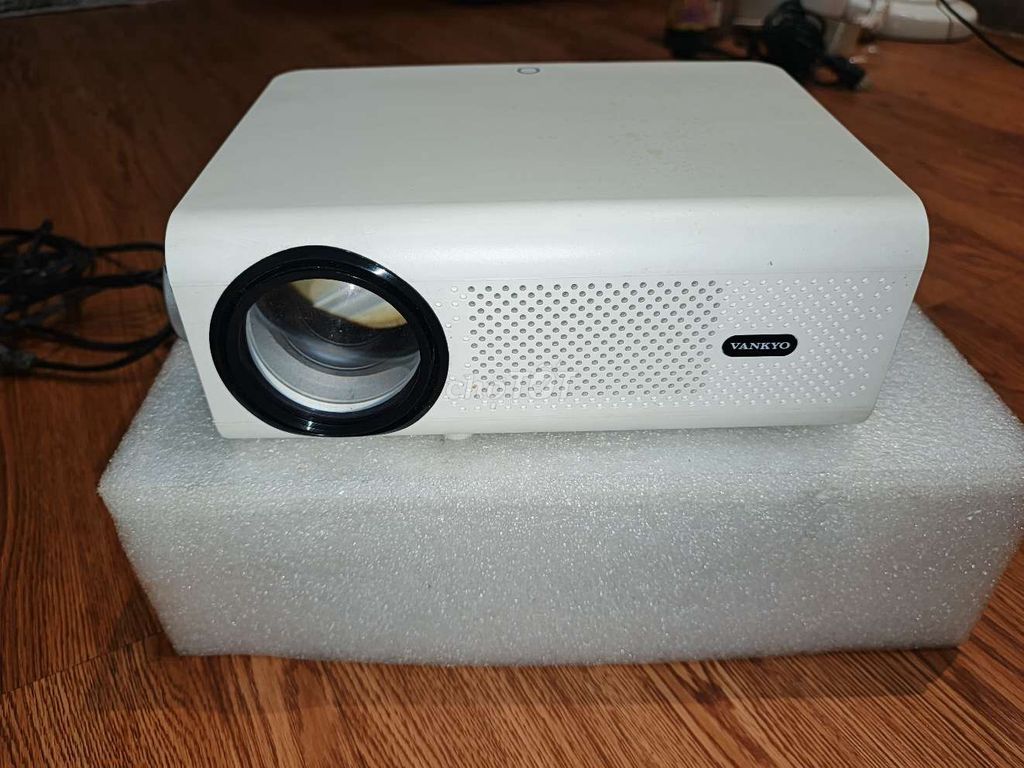 Máy chiếu Vankyo Leisure 495W Trắng Wifi. Mua bán Máy ảnh, Máy quay tại Quận 10 Tp Hồ Chí Minh được đăng bởi Trần Khang hình 1
