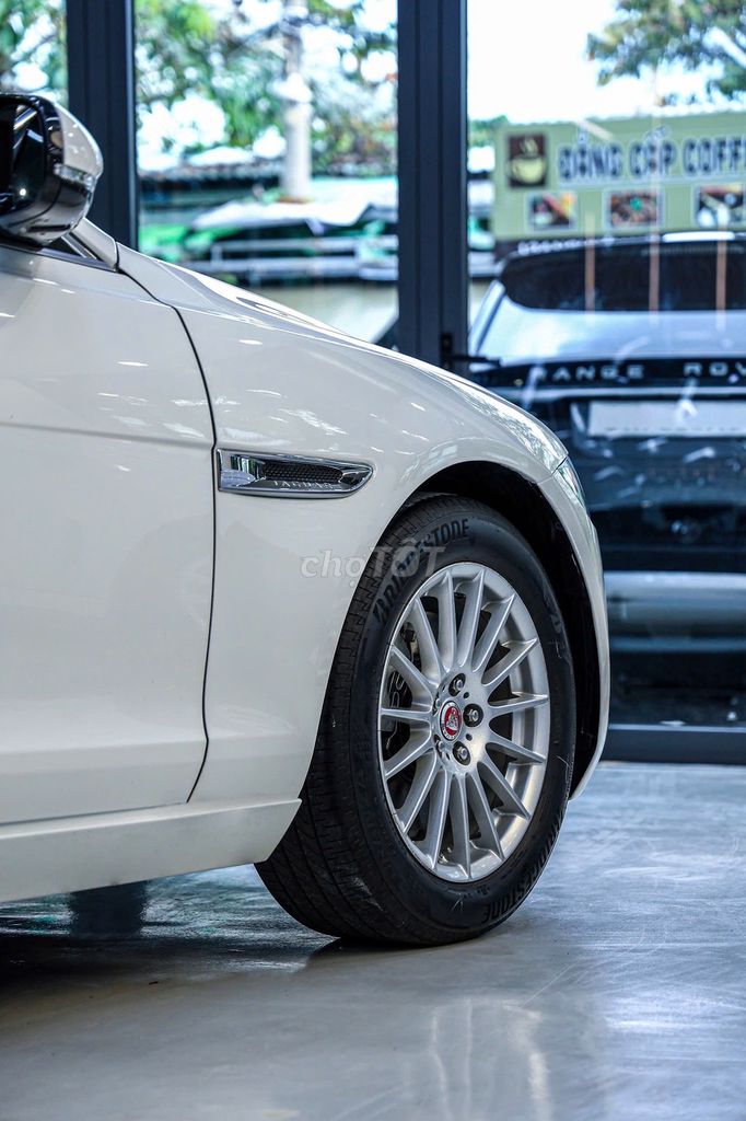 Jaguar XF Pure 2.0 AT 2017 - 1 Chủ Từ Đầu. Mua bán Ô tô tại Quận Tân Bình Tp Hồ Chí Minh được đăng bởi FatCar Auto hình 16