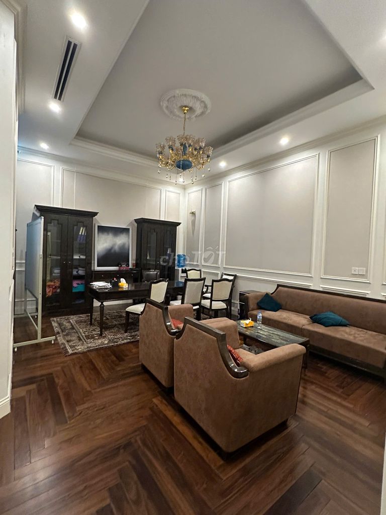 Пентхаус в The Manor для проживания и офиса