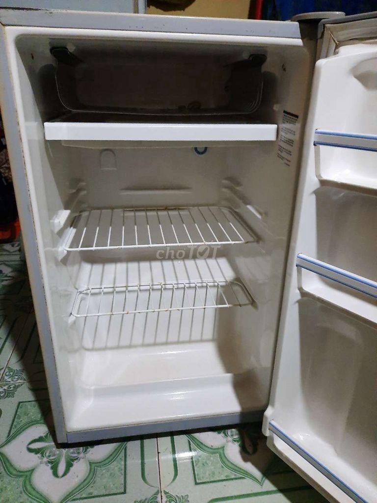 0369015404 - Bán tủ lạnh mini 90L như hình sài ok