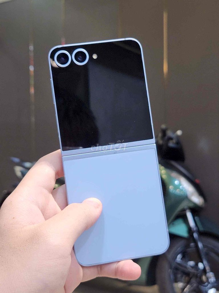 Samsung Galaxy Z Flip6 256Gb Xanh Blue VN/A 99%. Mua bán Điện thoại tại Quận 8 Tp Hồ Chí Minh được đăng bởi CA REM BÁN TÁO hình 1