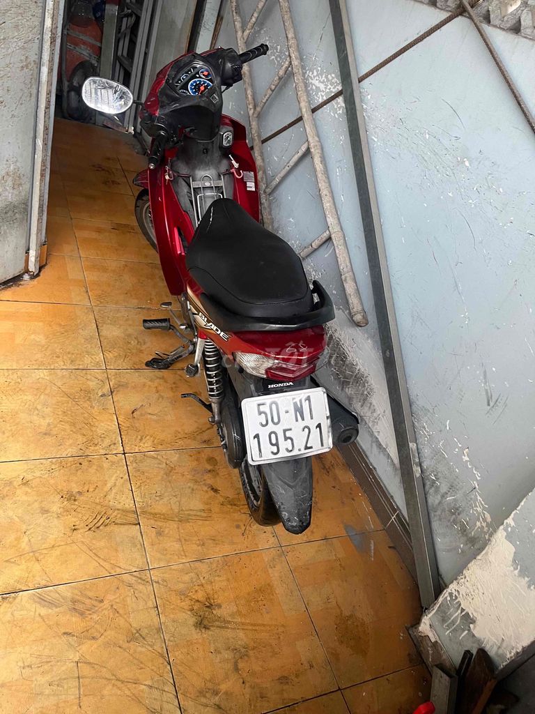 Honda Blade 110 2016 красно-черный 60 000 км