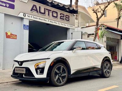 VinFast VF7 Plus 2024 Trắng 11.000 km