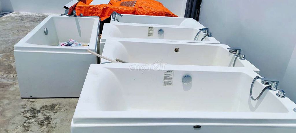 Bồn tắm màu Trắng. Mua bán Thiết bị vệ sinh, nhà tắm tại Quận 10 Tp Hồ Chí Minh được đăng bởi Thạch hình 1