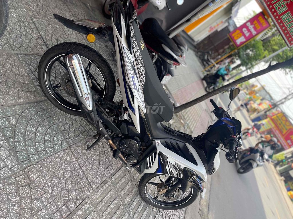 Yamaha Exciter 135 LC Trắng đen. Mua bán Xe máy tại Quận 12 Tp Hồ Chí Minh được đăng bởi Minh Chính hình 4