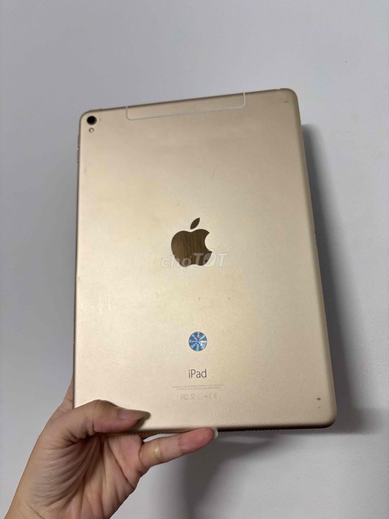 Apple iPad Pro 9.7 inch 32GB Vàng. Mua bán Máy tính bảng tại Quận 3 Tp Hồ Chí Minh được đăng bởi Kim Nhi hình 1