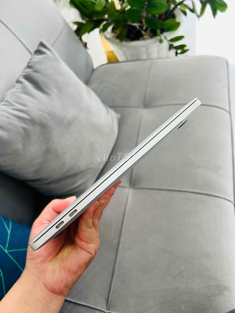 Macbook Pro 2019 13 inch bộ nhớ 256Gb