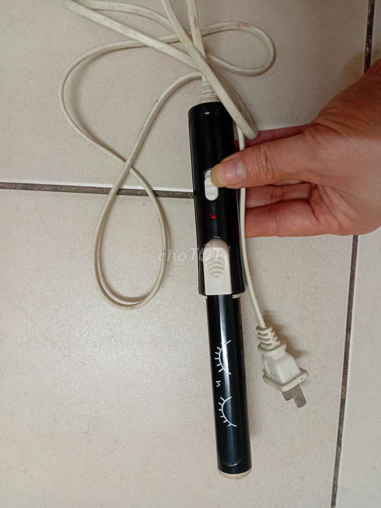 Máy uốn tóc nữ Đen nhỏ gọn. Mua bán Phụ kiện thời trang khác tại Huyện Thanh Trì Hà Nội được đăng bởi Thúy hình 1
