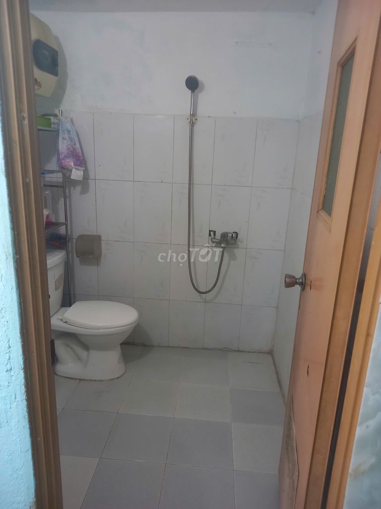 Общая площадь номера в отеле Nhat Tan 35 м2, цена 3 т, цена электричества и воды