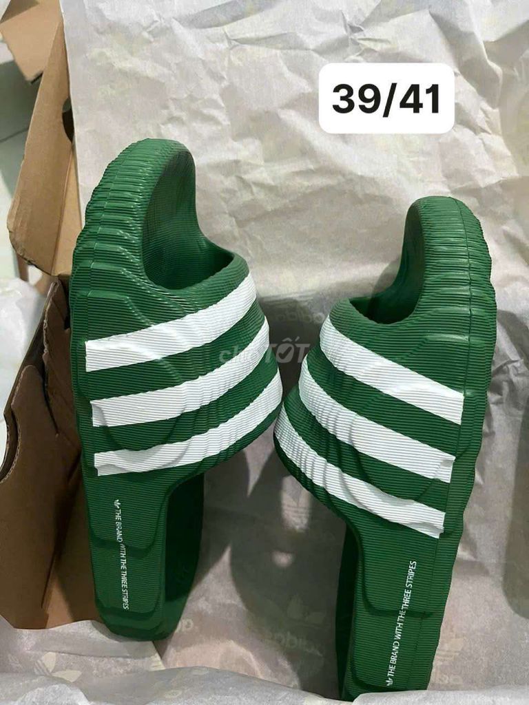 Dép Adidas công nghệ chống trơn trượt