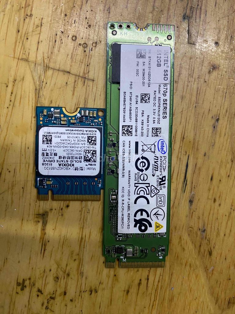 2 cái ssd nvme 512GB intell