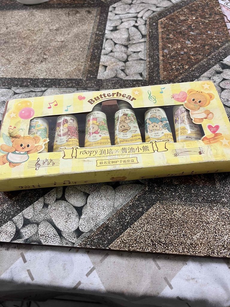 Kem dưỡng da tay Roopy Butterbear. Mua bán Phụ kiện thời trang khác tại Quận Hoàng Mai Hà Nội được đăng bởi Công chúa top 1 trong lòng t mang tên Kairi hình 1
