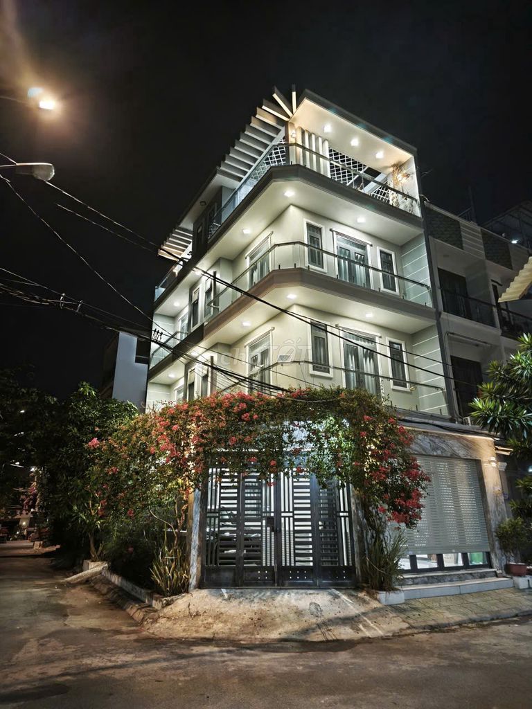 Bán nhà góc 2 mặt tiền gần quận 7 