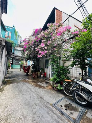 Townhouse 27 m² · 2 bed · Đường Lạc Long Quân