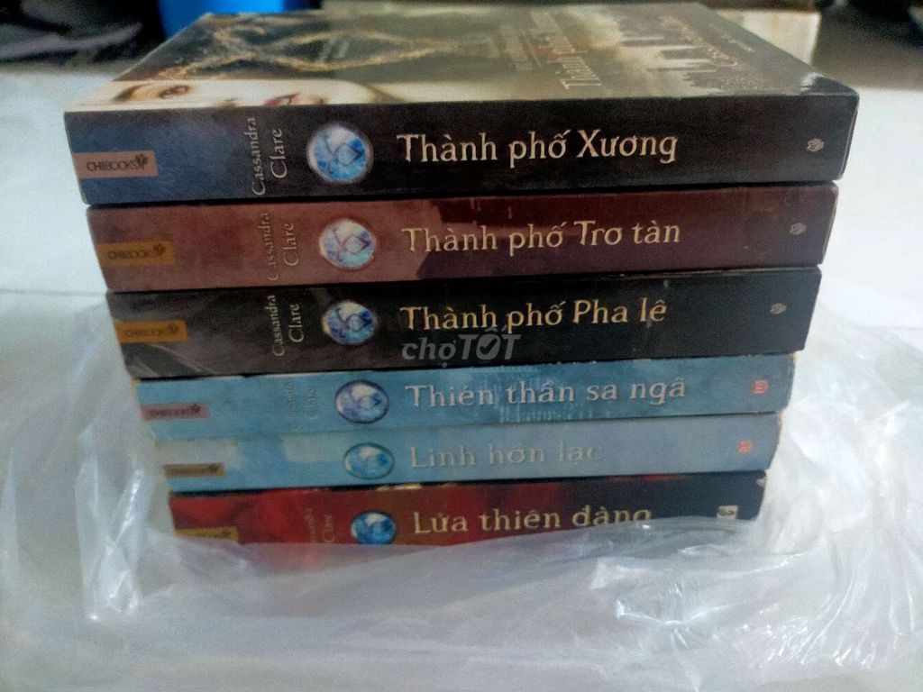 Trọn bộ 6 cuốn Vũ khí bóng đêm