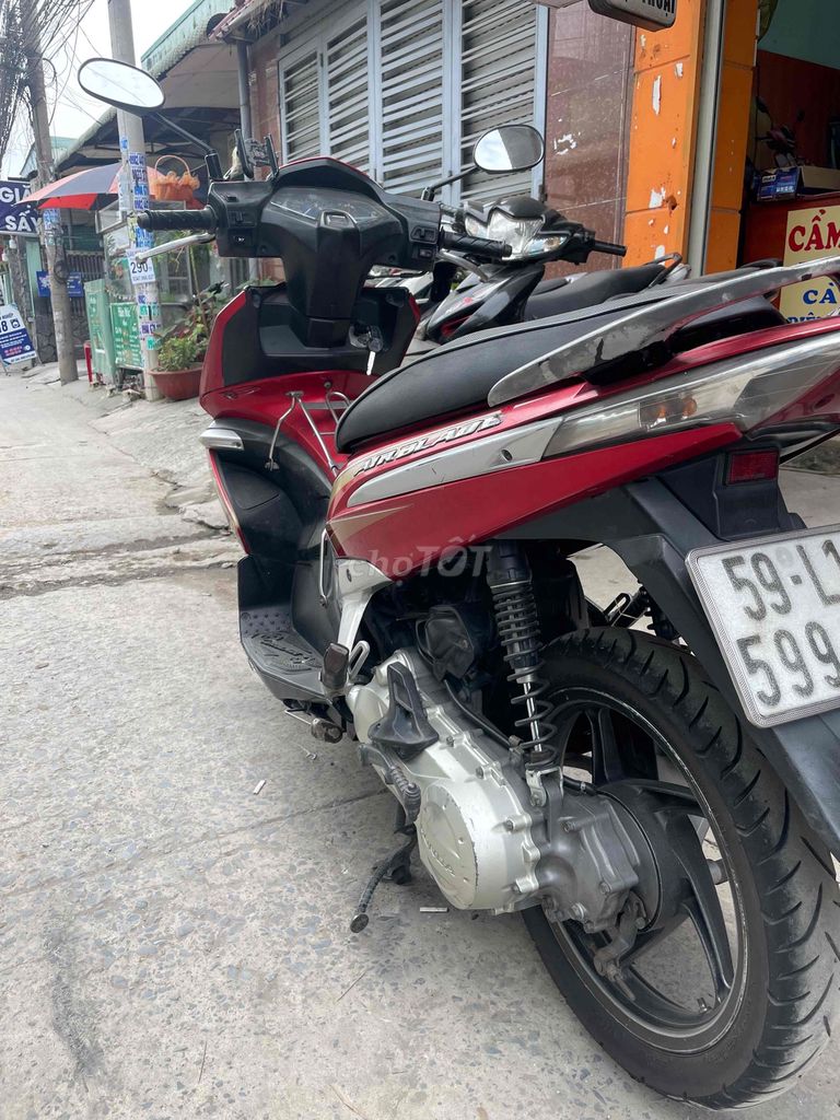 Honda Air Blade màu Đỏ. Mua bán Xe máy tại Huyện Đức Hòa Long An được đăng bởi XE MÁY CŨ LONG AN hình 4