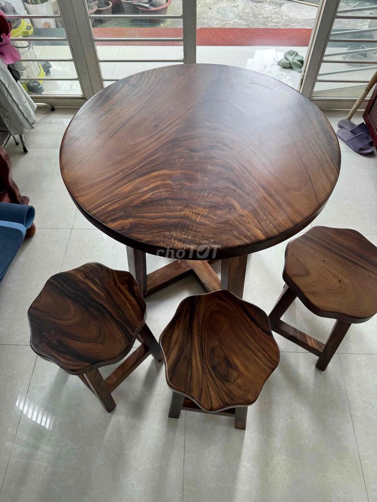 Bàn ăn gỗ me tây tròn 80cm cao 75cm. Mua bán Bàn ghế tại Thành phố Thủ Đức Tp Hồ Chí Minh được đăng bởi Phát  hình 1