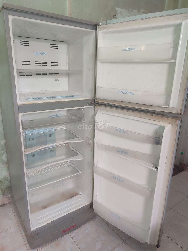 Tủ lạnh Sanyo đang sử dụng. Mua bán Tủ lạnh tại Huyện Củ Chi Tp Hồ Chí Minh được đăng bởi Vương Lương Thiện hình 4