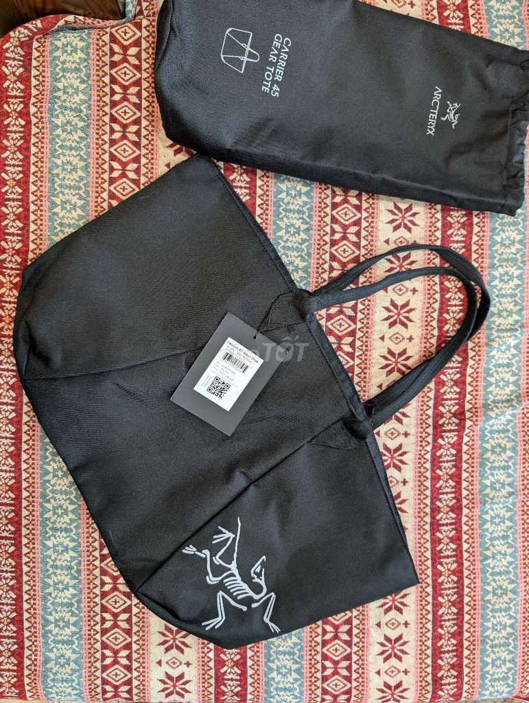 Túi tote Arcteryx Carrier 45 Gear Tote Đen. Mua bán Túi xách tại Quận Ngũ Hành Sơn Đà Nẵng được đăng bởi Hanoian hình 1