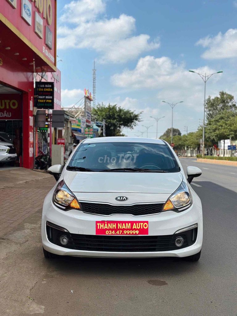 Kia Rio 2015 1.4 AT Sedan - 90000 km