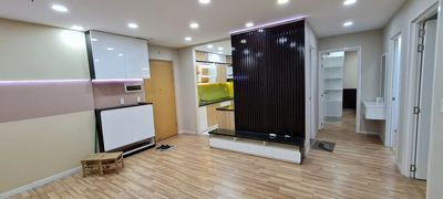 Cho thuê căn 3 phòng ngủ có sẵn nội thất , dọn vào ở ngay.