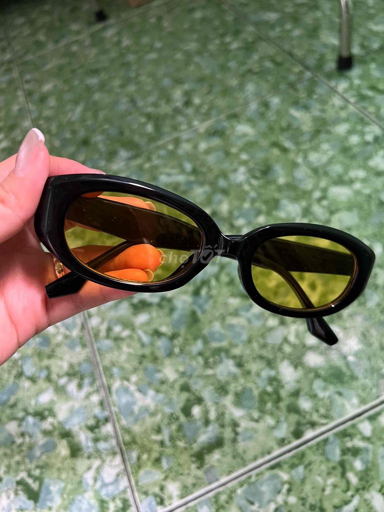 Kính râm nữ màu Đen. Mua bán Phụ kiện thời trang khác tại Quận 11 Tp Hồ Chí Minh được đăng bởi Lynn lynn hình 1