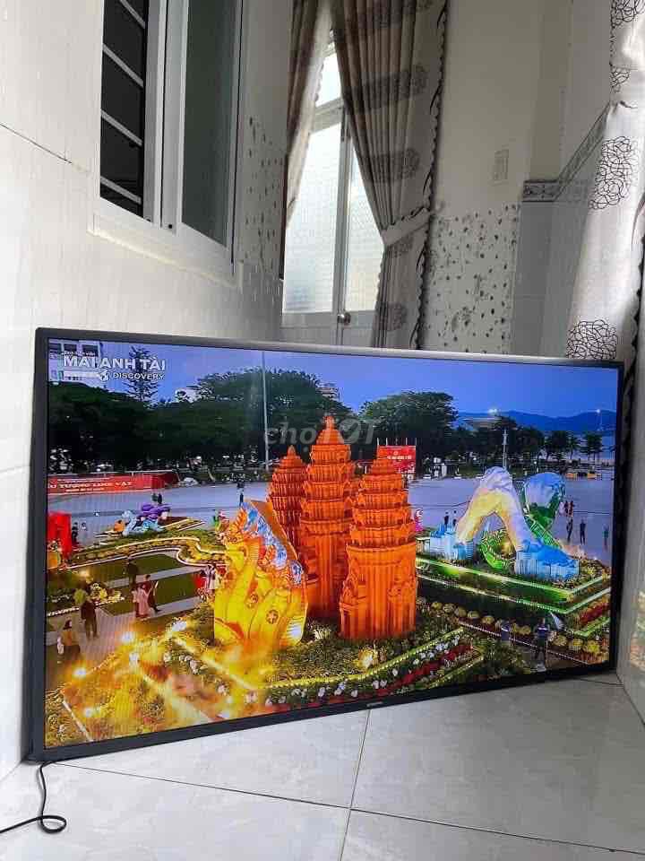 Ông anh dọn nhà nhờ bán giùm tv samsung 49in Wifi