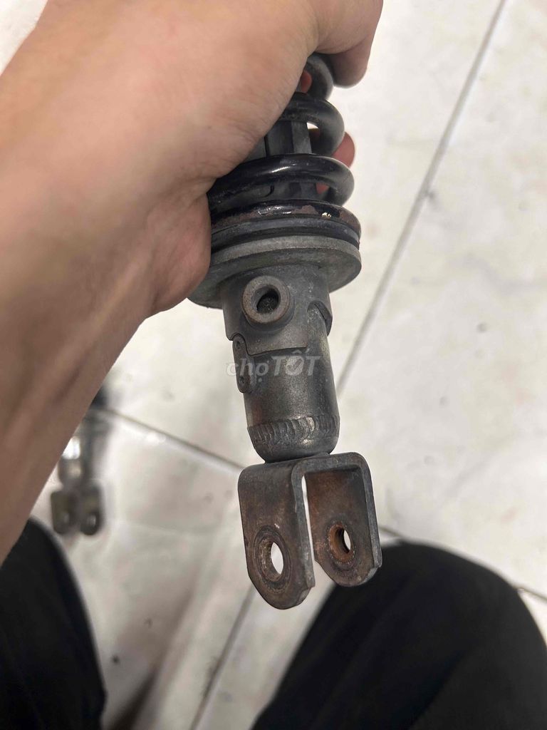 Phuộc sau Honda SH Ý zin theo xe. Mua bán Phụ tùng xe tại Quận Tân Phú Tp Hồ Chí Minh được đăng bởi Phúc Bảo hình 5