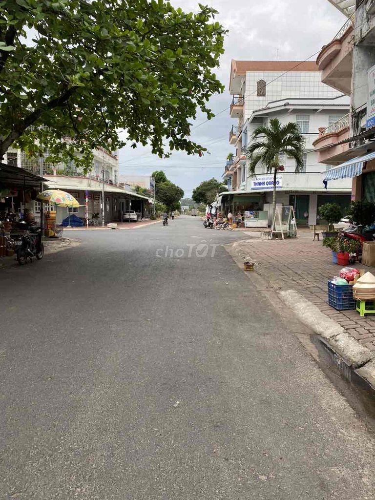 BÁN NHÀ MẶT TIỀN CHỢ LONG ĐIỀN BUÔN BÁN KINH DOANH MỌI THỨ,TRỆT 2 LẦU