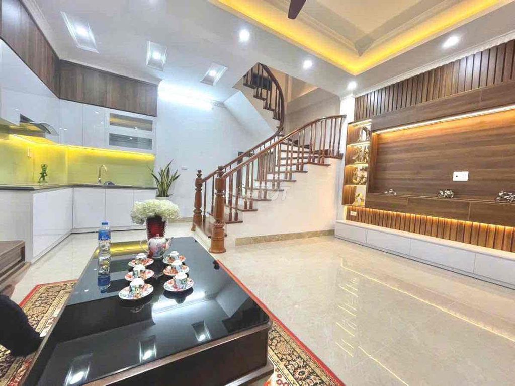 Giảm chào! Nhà Đại La 2 thoáng lô góc, 20m ra phố, KD, dân xây, ko QH