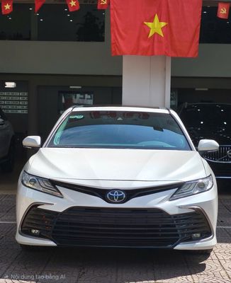 Toyota Camry 2.0Q 2022,Trắng/kem,chạy đúng 4v km. Mua bán Ô tô tại Quận Long Biên Hà Nội được đăng bởi Long Biên Cars