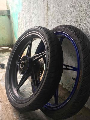 Mâm Exciter 135 còn 1 đĩa và nguyên cặp vỏ. Mua bán Phụ tùng xe tại Huyện Trảng Bom Đồng Nai được đăng bởi Nguyễn Văn Toàn