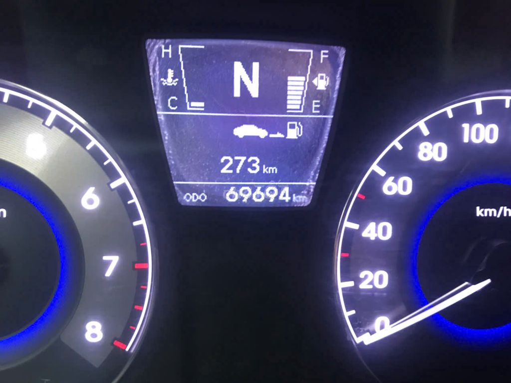 Hyundai Accent 2012, черный, 69694 км