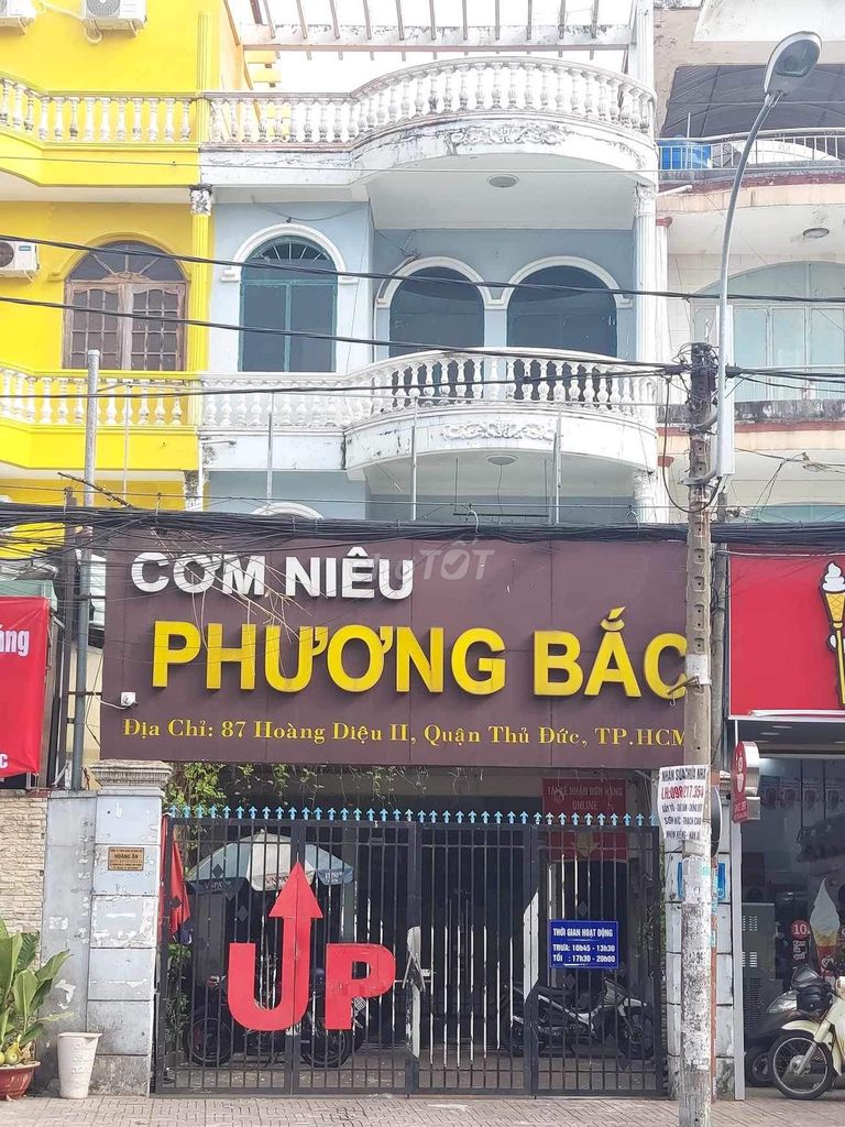 TUYỂN NAM PHỤ BẾP/ĐỨNG THỚT, BAO ĂN Ở, ĐÃI NGỘ TỐT