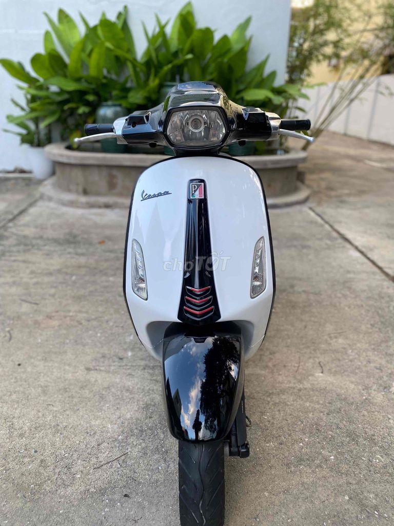 Vespa trắng đen phanh abs xe đẹp. Mua bán Xe máy tại Quận Thanh Khê Đà Nẵng được đăng bởi Long hình 2