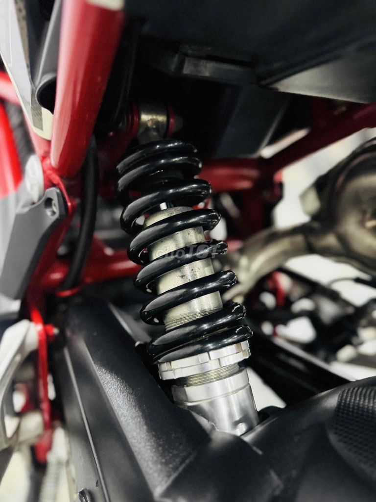 Benelli TNT125 Trắng Đỏ Đen. Mua bán Xe máy tại Thành phố Thủ Đức Tp Hồ Chí Minh được đăng bởi vanbinh hình 2