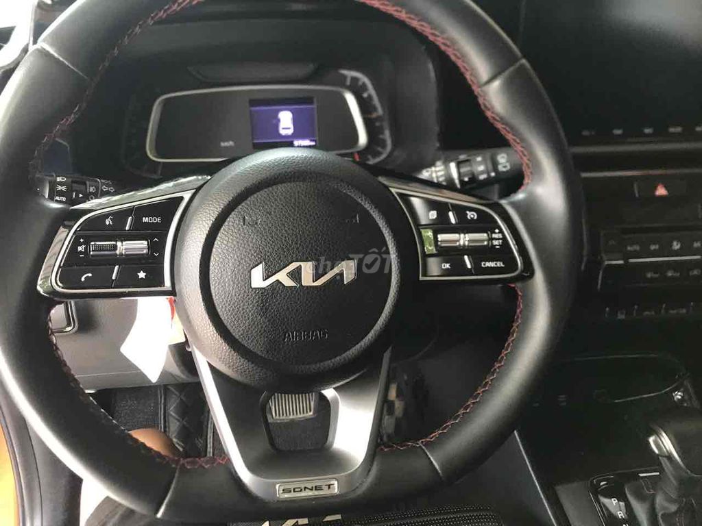 KIA Sonet Premium 2023 оранжевый
