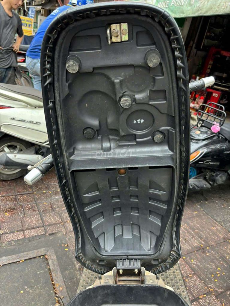 Xe Kymco Like 2013. Mua bán Xe máy tại Quận 6 Tp Hồ Chí Minh được đăng bởi Đỗ Quyên hình 8